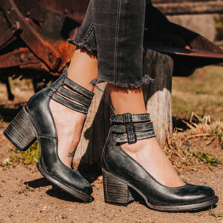 Izzy | Leather Pumps