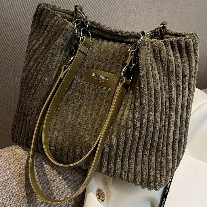 Poppy | Chic Soft Ribbed Bag with Elegant Metal Chain