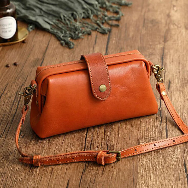 Savannah | Timeless Compact Bag in Rich Cognac Hue