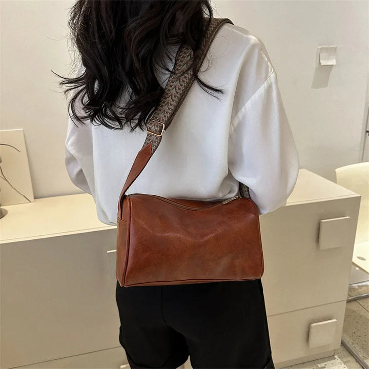 Maeve | Chic Shoulder Bag with Contemporary Strap