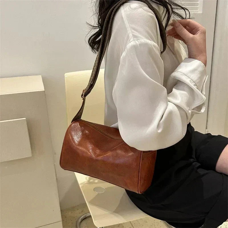 Maeve | Chic Shoulder Bag with Contemporary Strap