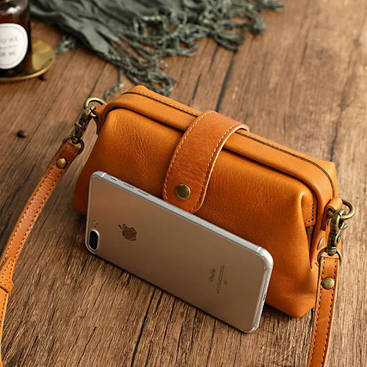 Quinn | Compact Classic Retro Shoulder Bag