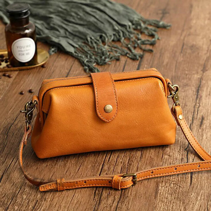 Quinn | Compact Classic Retro Shoulder Bag