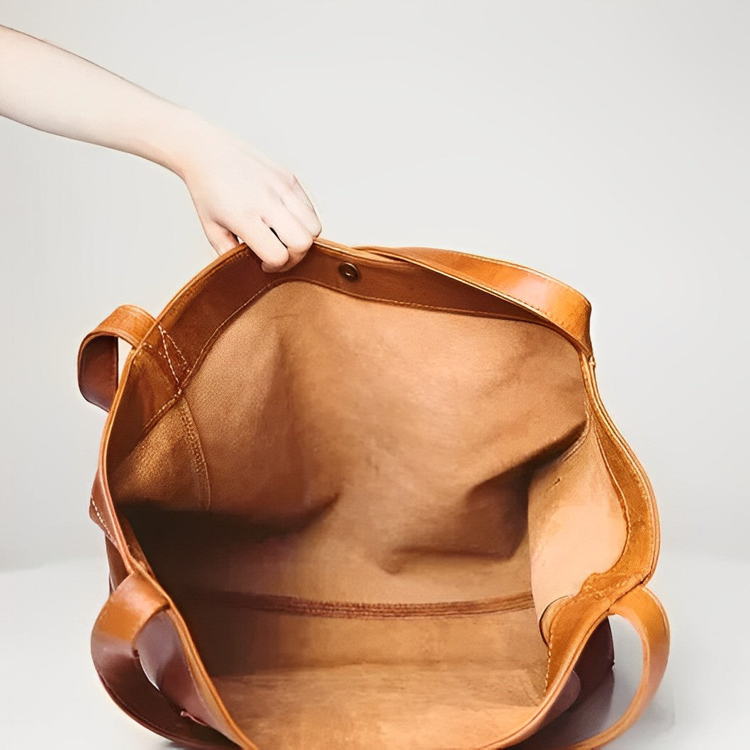 Clara | Timeless Handbag with Ample Storage