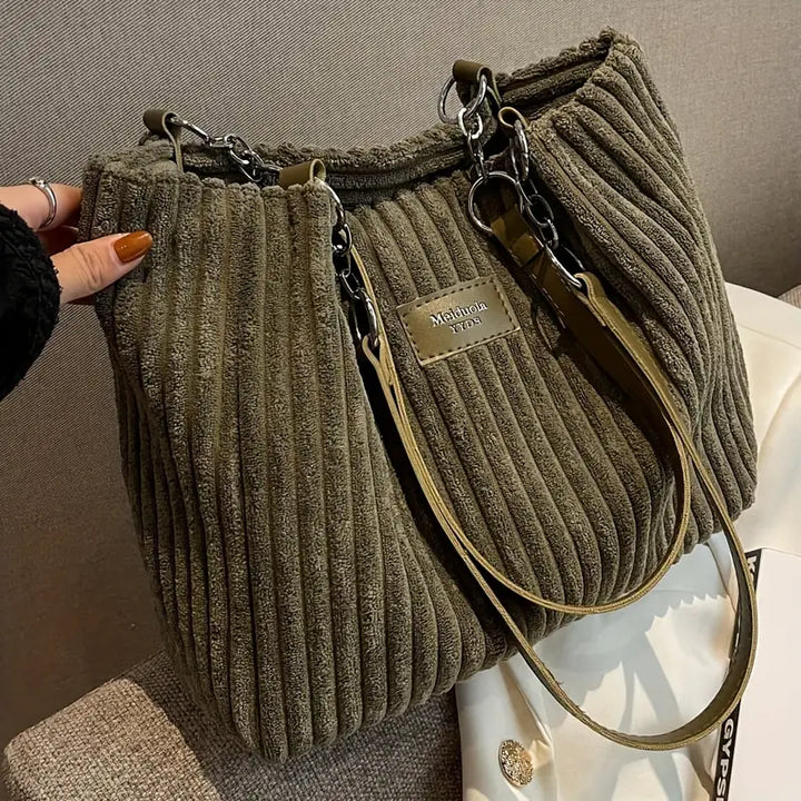 Poppy | Chic Soft Ribbed Bag with Elegant Metal Chain